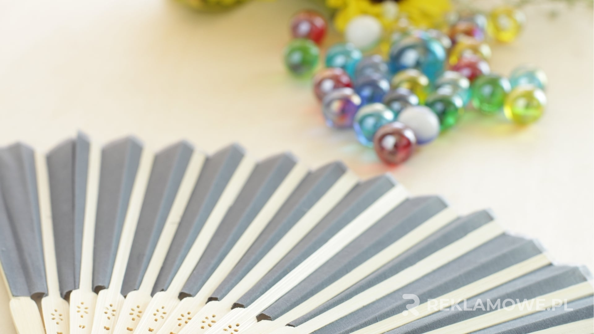 Efektywne Kampanie z Wykorzystaniem Wachlarzy Reklamowych Wachlarze reklamowe jako narzędzie promocji