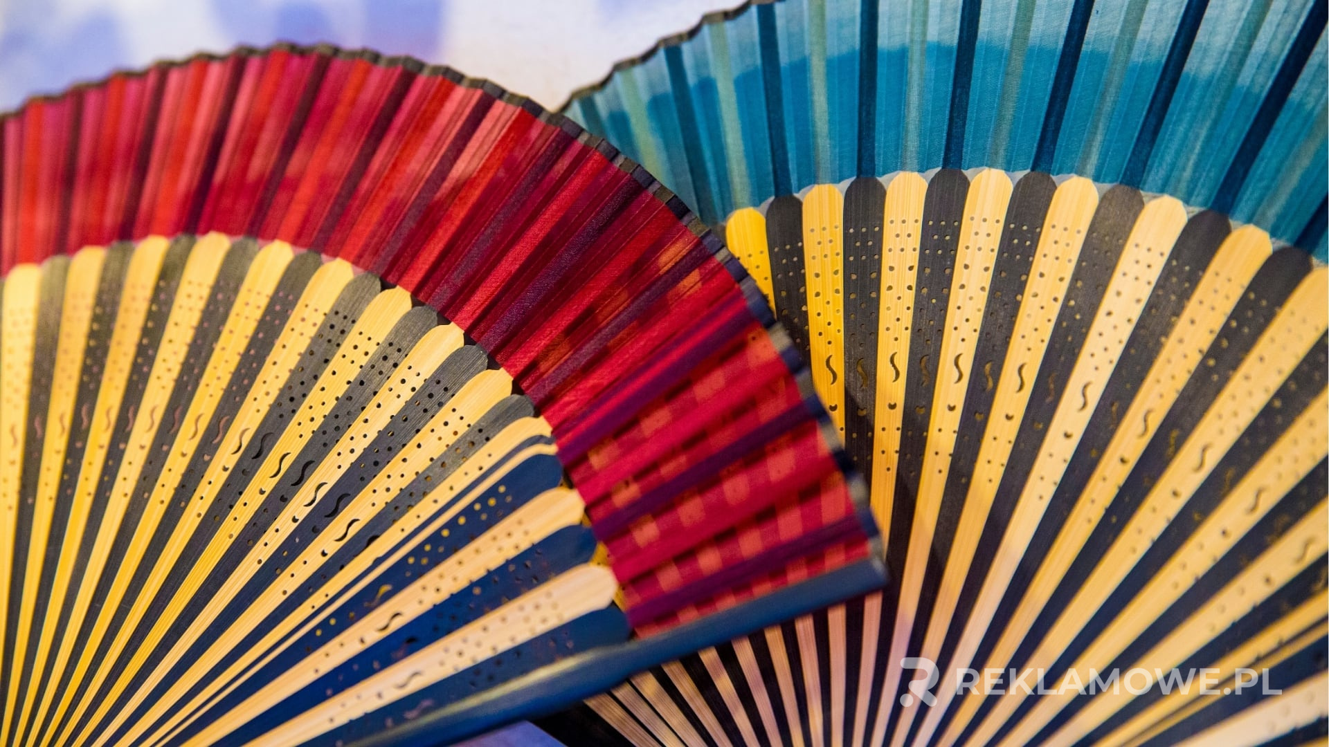 Wachlarze reklamowe używane na festiwalu