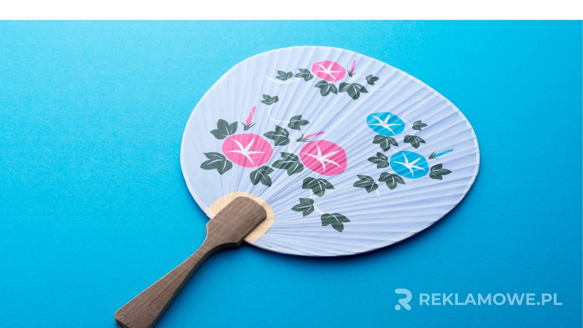 Efektywne wykorzystanie wachlarzy reklamowych Wachlarz reklamowy używany w kampanii marketingowej