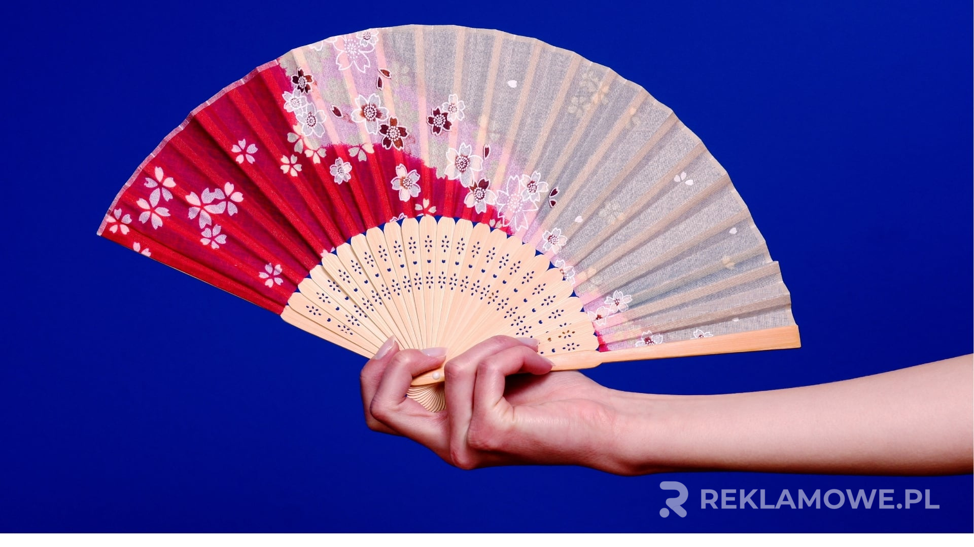 Kolorowe wachlarze reklamowe promujące muzyków